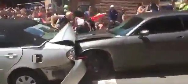 ABD’de otomobil göstericilerin arasına daldı