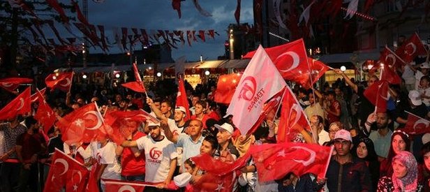 Türkiye Demokrasi Nöbetinde meydanları doldurdu