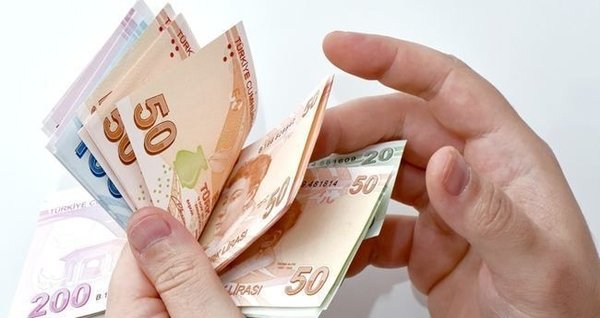 İşçiyi aldatan tazminat öder