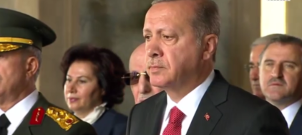 Anıtkabirde dikkat çeken mesaj