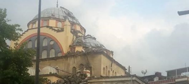 Küçükçekmecede caminin minaresi yıkıldı