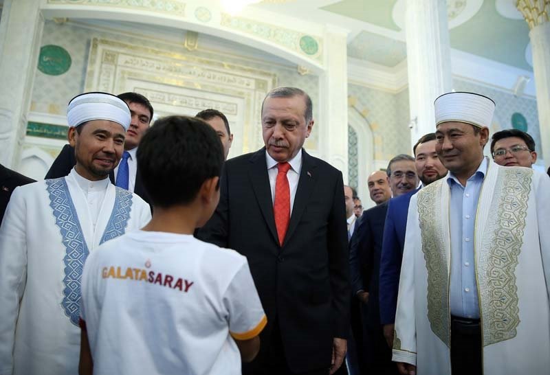 Erdoğan'dan Kazakistan'da ulu cami ziyareti