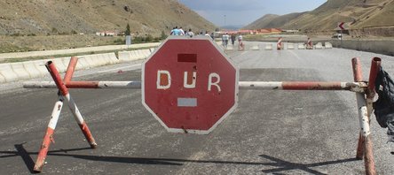 FETÖ'den aranan şahıs sahte pasaport ile kaçarken yakalandı