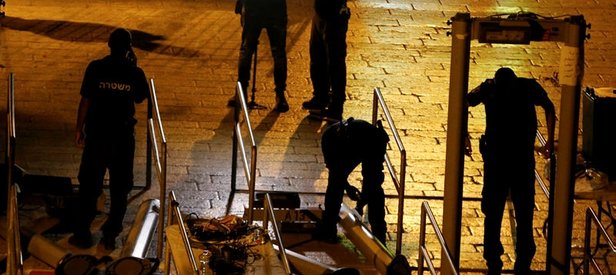 İsrail, Aksanın kapılarındaki dedektörleri kaldırdı